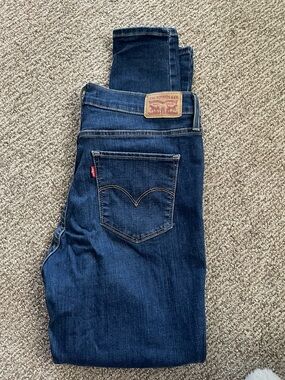 Levi's Indigo Blue Cropped Ankle Jeans